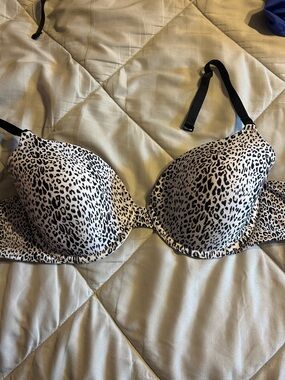 Victoria's Secret Leopard Print T-Shirt Bra - Black & Cream